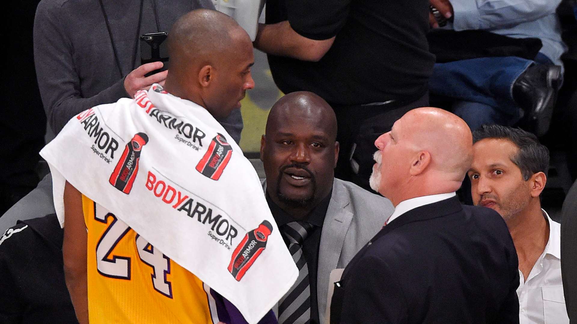 La toalla usada por Kobe Bryant en su despedida de la NBA, subastada por 33.000 dólares