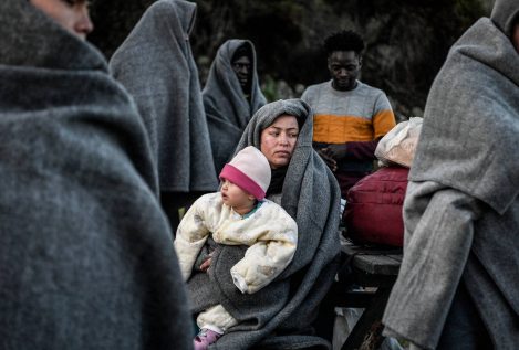 Las llamas arrasan un centro social para refugiados en Lesbos