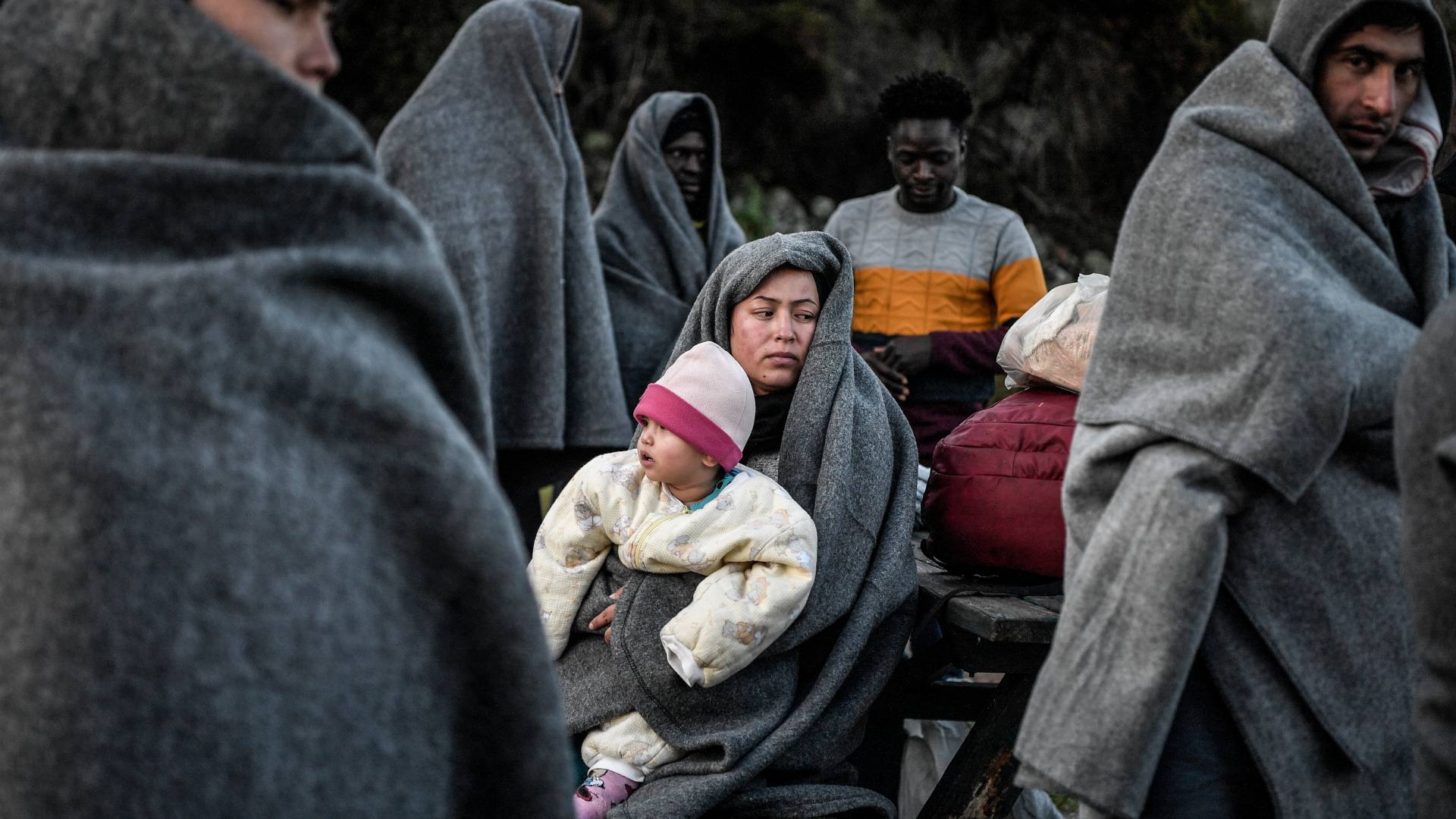 Las llamas arrasan un centro social para refugiados en Lesbos