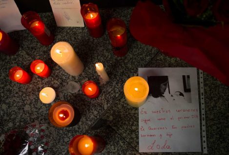 Los reyes y Macron homenajean a las víctimas del terrorismo pero se suspende el acto en Atocha