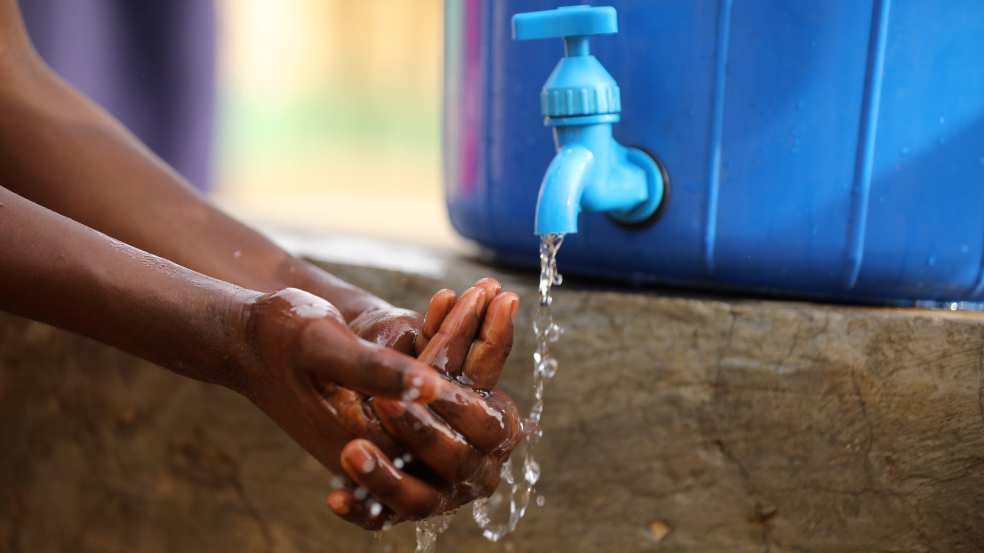 Más de 3.000 millones de personas no tienen cómo lavarse las manos para frenar el coronavirus