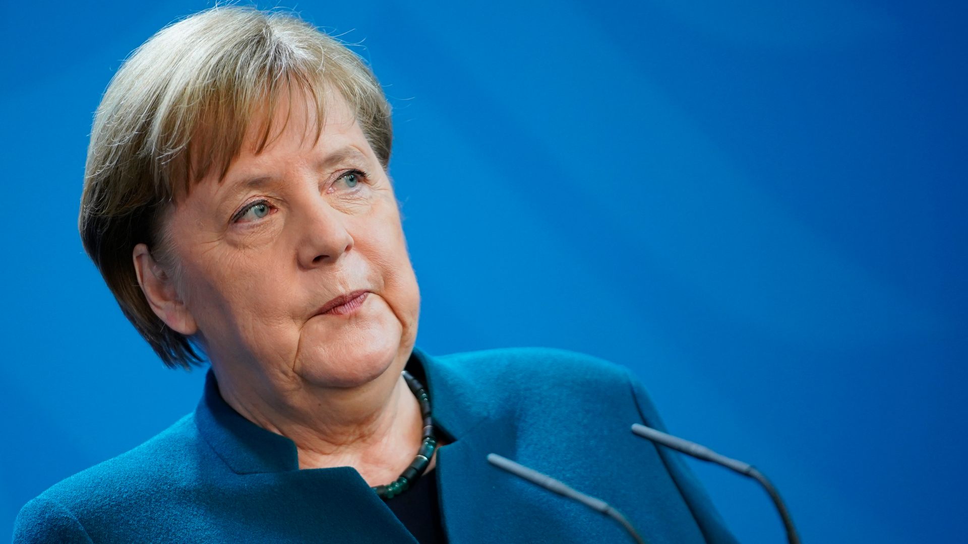 Merkel da negativo en COVID-19 en un primer test