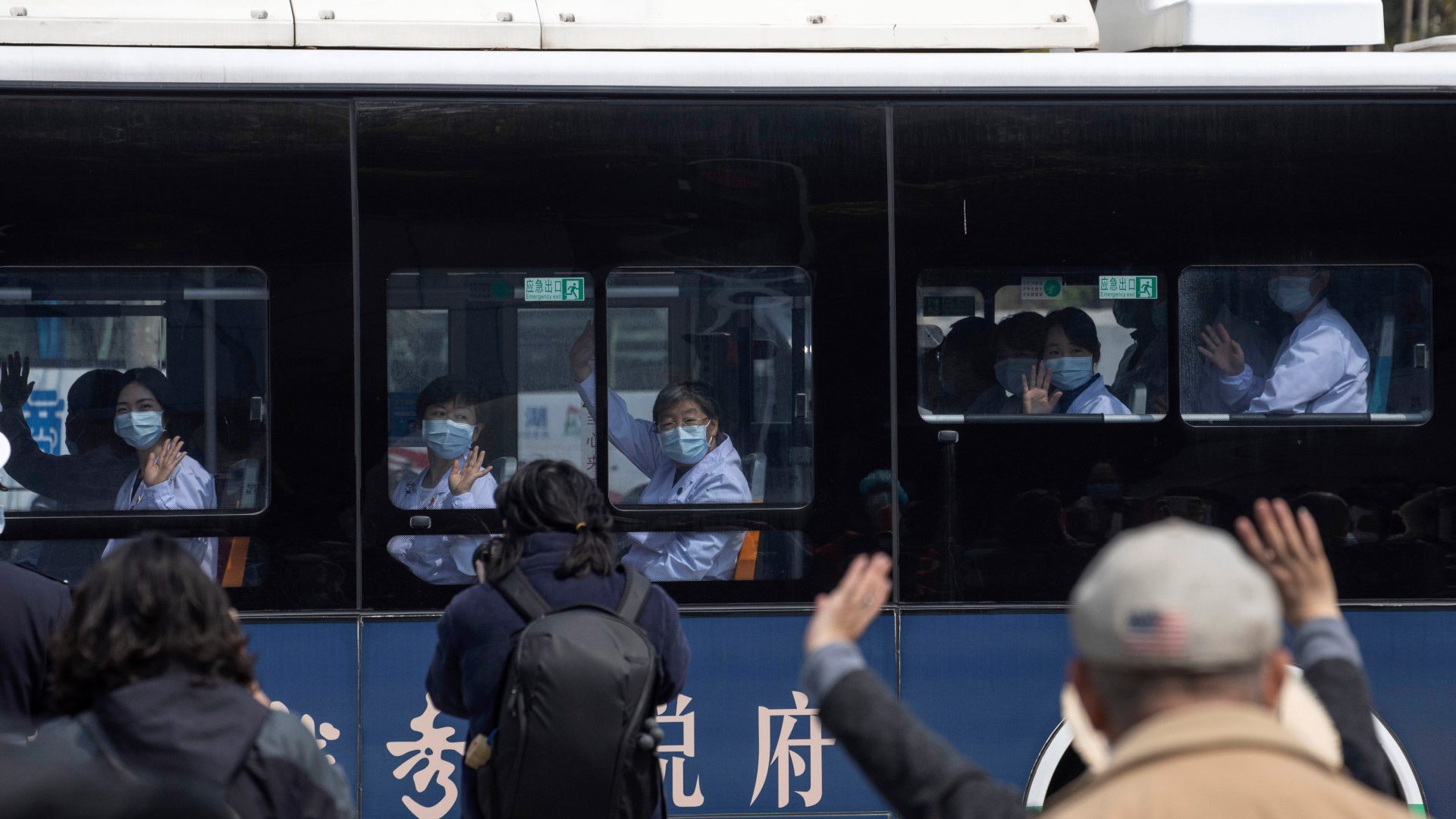 China contiene al coronavirus: consigue la tasa de casos graves más baja desde enero