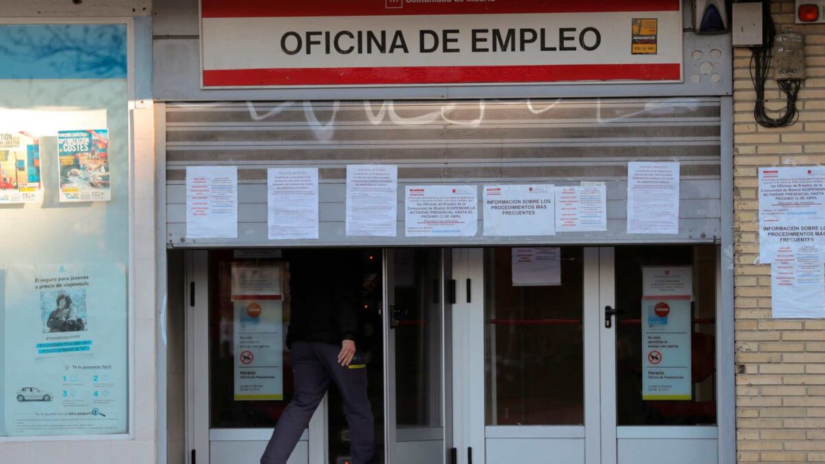 Solo un tercio de los extranjeros consigue su permiso de residencia por motivos laborales