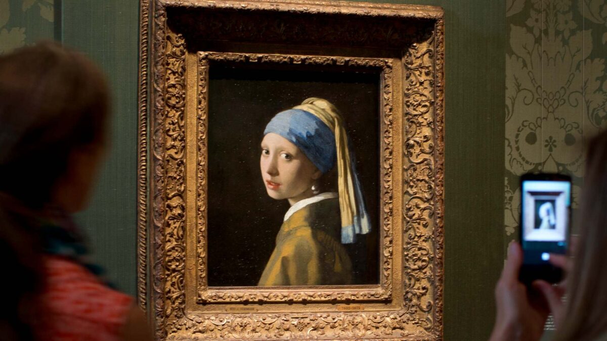 Desvelados nuevos secretos sobre ‘La joven de la perla’ de Vermeer: tiene pestañas y una cortina verde detrás