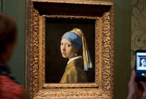 Desvelados nuevos secretos sobre 'La joven de la perla' de Vermeer: tiene pestañas y una cortina verde detrás
