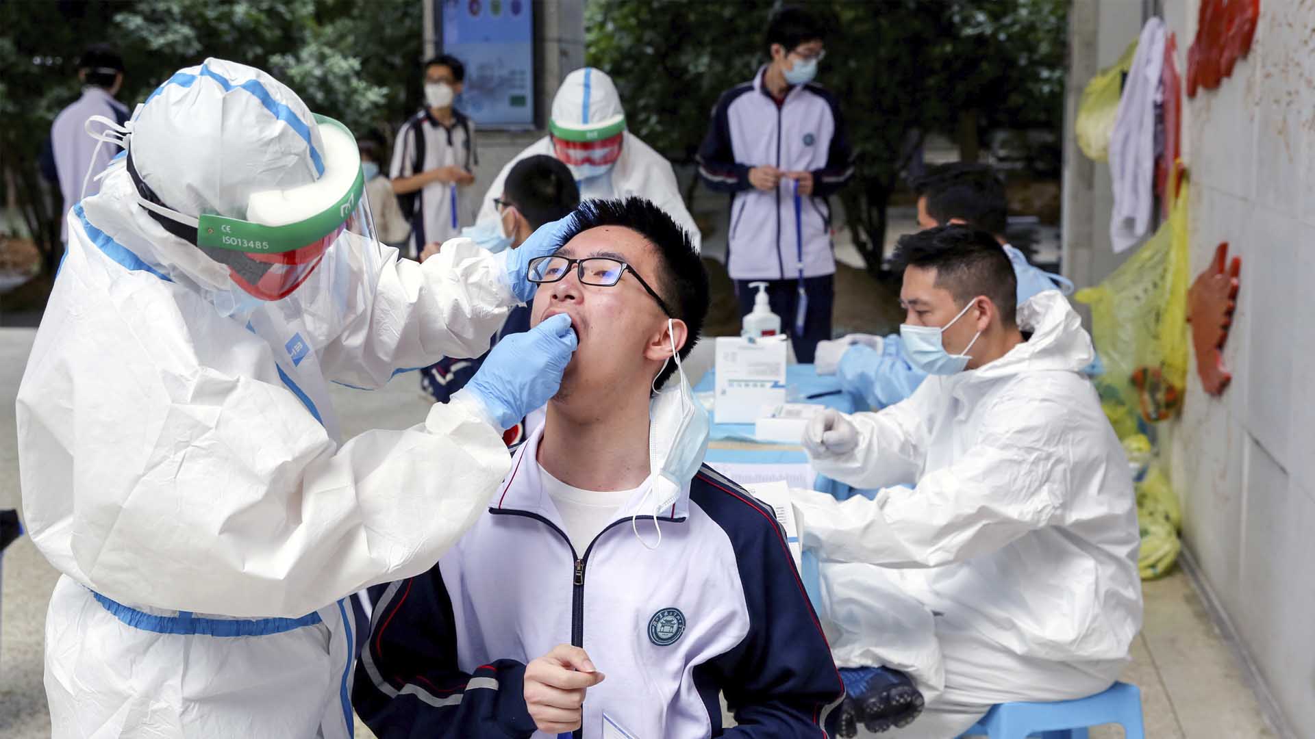 El coronavirus podría seguir oculto en los pulmones de pacientes recuperados, según un estudio chino