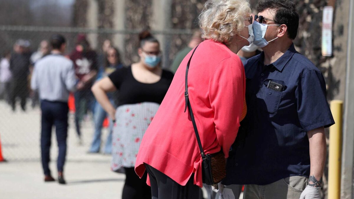 El Día Internacional del Beso sin besos