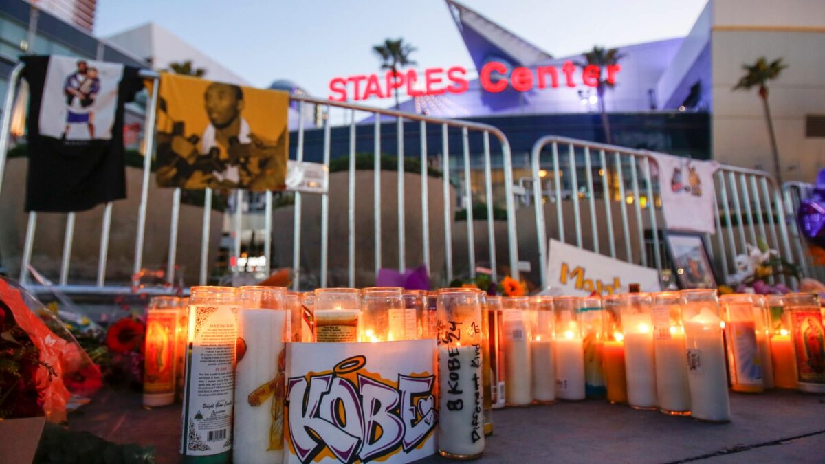 Las familias de cuatro pasajeros del accidente de Kobe Bryant demandan a la compañía del helicóptero