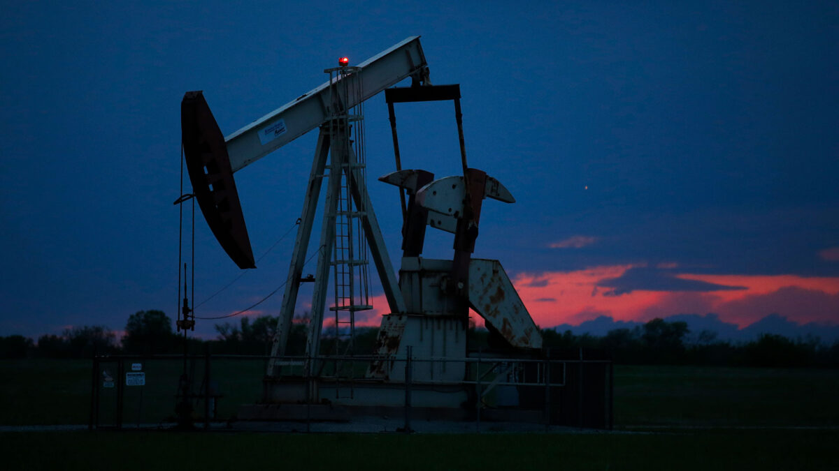 Fuerte repunte del precio del petróleo WTI tras la histórica caída del lunes