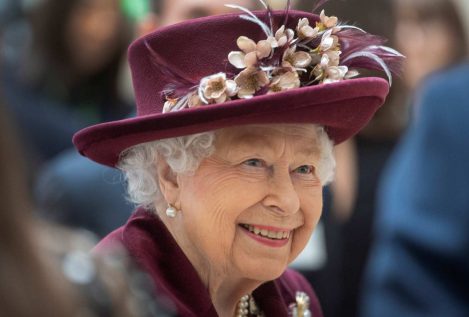 Isabel II se dirige a los británicos e insta a sobreponerse al tiempo de "dolor" y "enormes cambios"