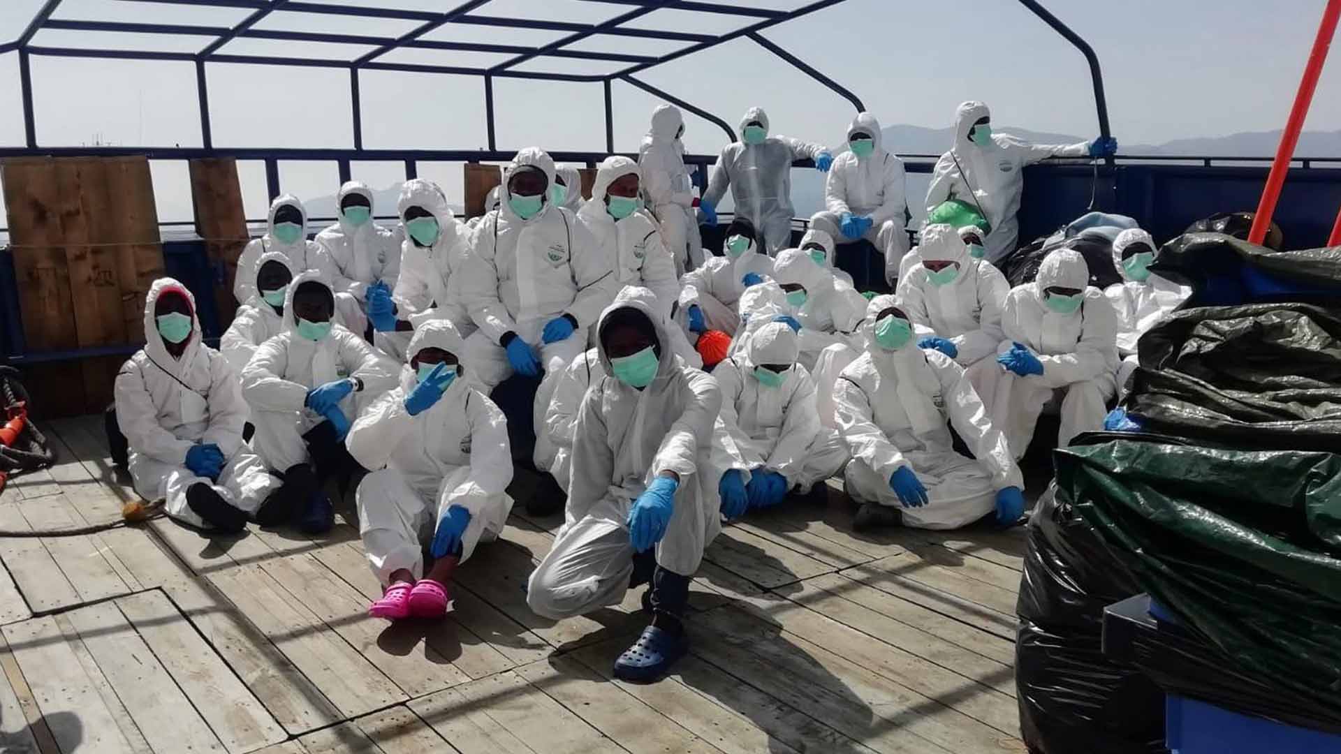 Italia pone en cuarentena en un ferri a los 34 migrantes del barco Aita Mari