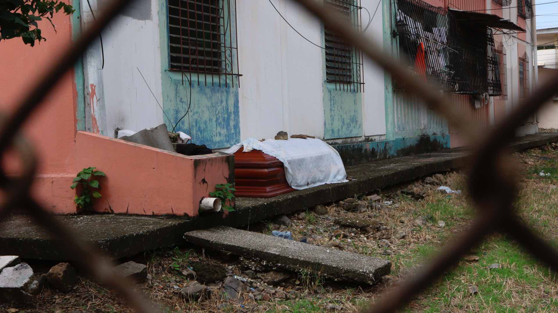 Las calles de Guayaquil: una morgue para las víctimas del coronavirus 2