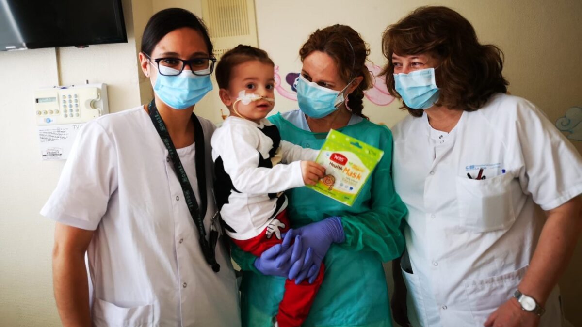 Lo bueno del día: Víctor, un niño de tres años, recibe el alta tras ser trasplantado de seis órganos