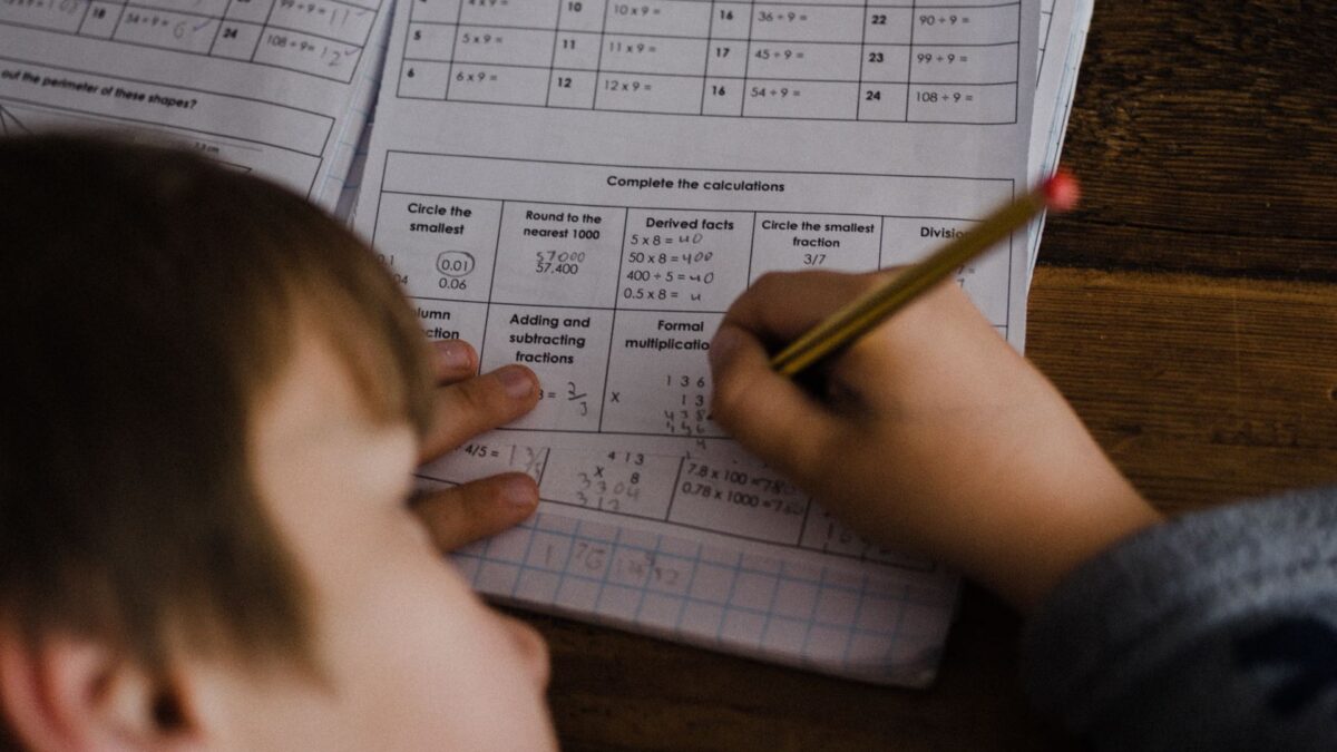 La educación a distancia deja por el camino a los alumnos con menos recursos