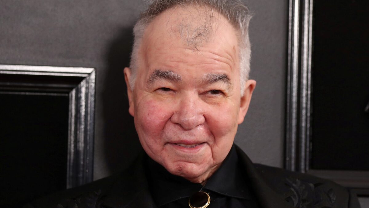 Muere John Prine, gran figura del country y el folk, por coronavirus