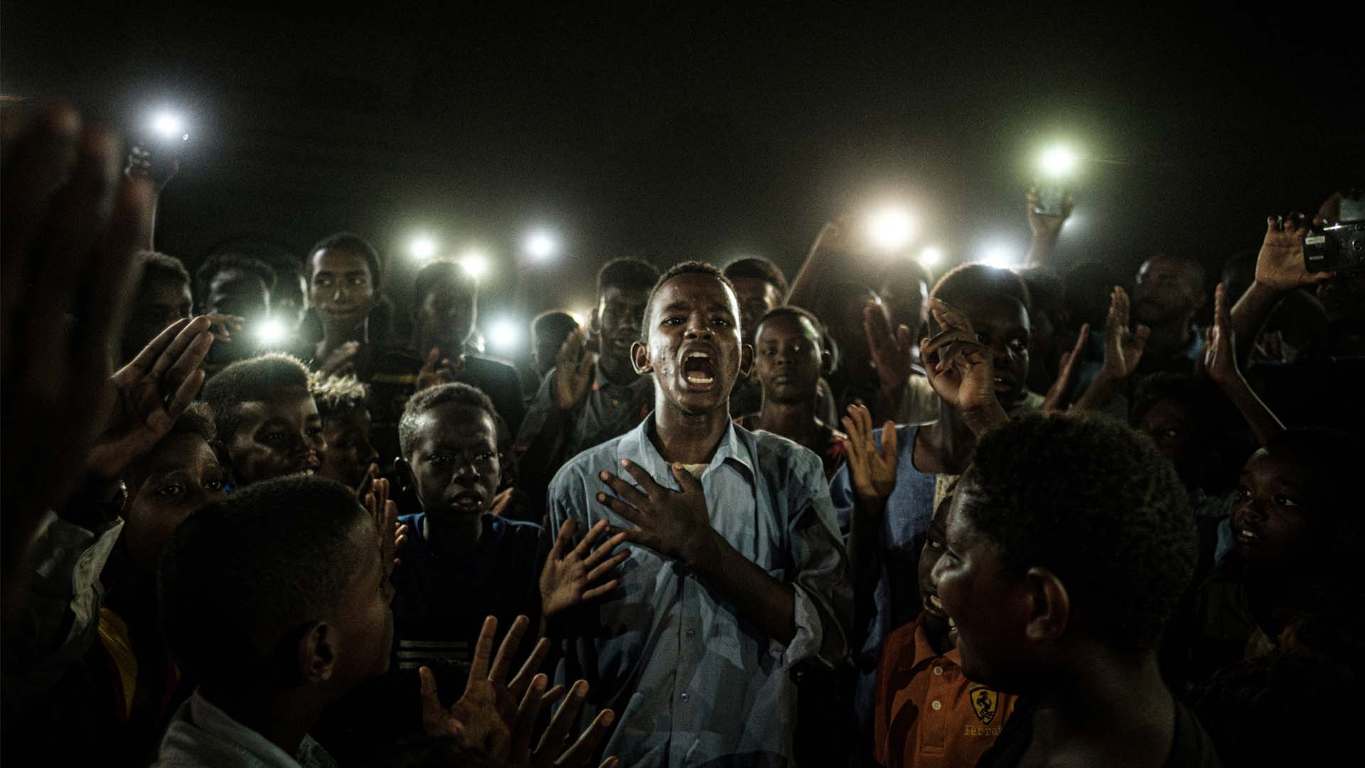 Poesía de protesta en Sudán: Yasuyoshi Chiba se alza con el World Press Photo 2020
