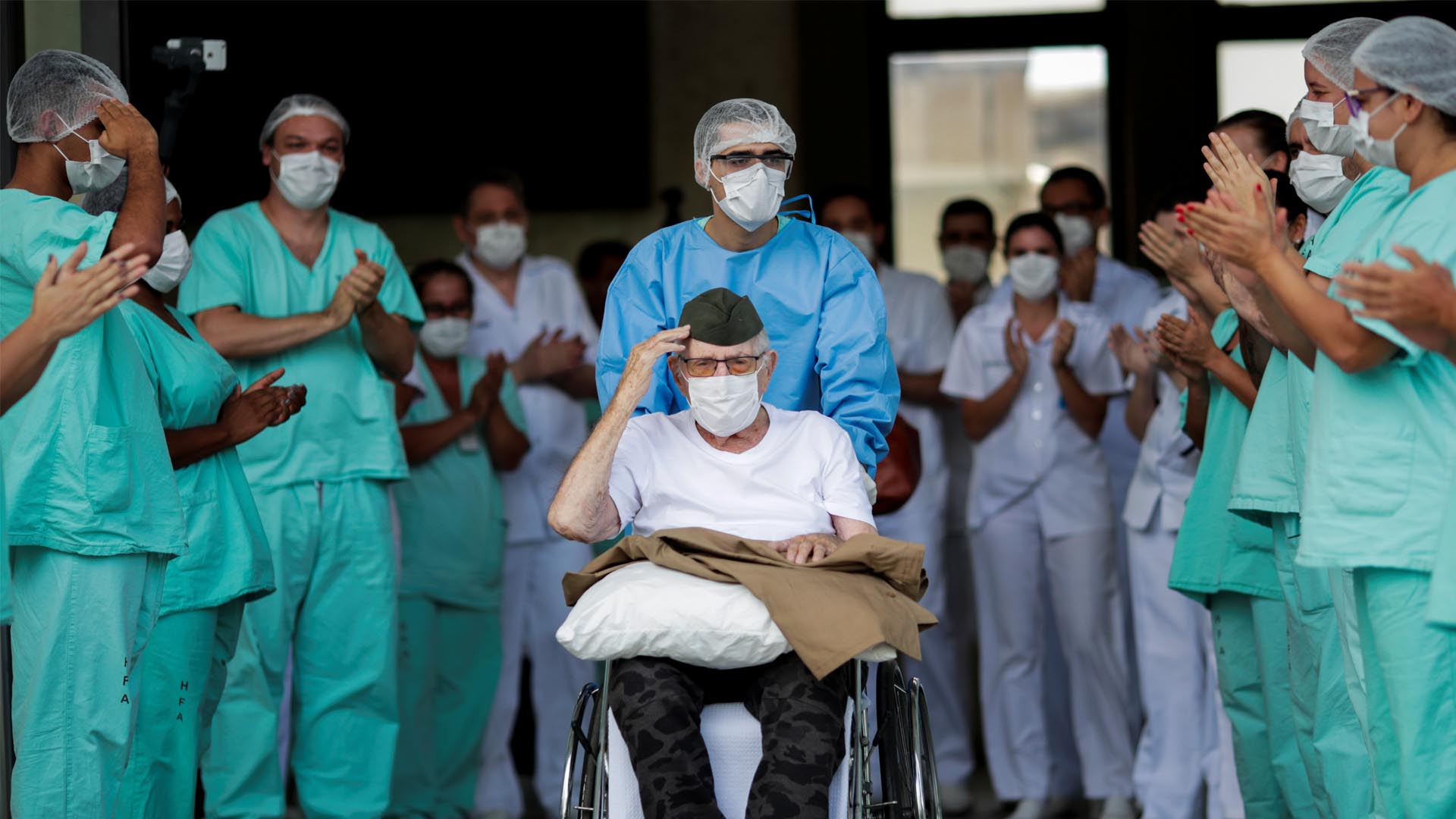 Un militar retirado de 99 años veterano de guerra vence al coronavirus en Brasil