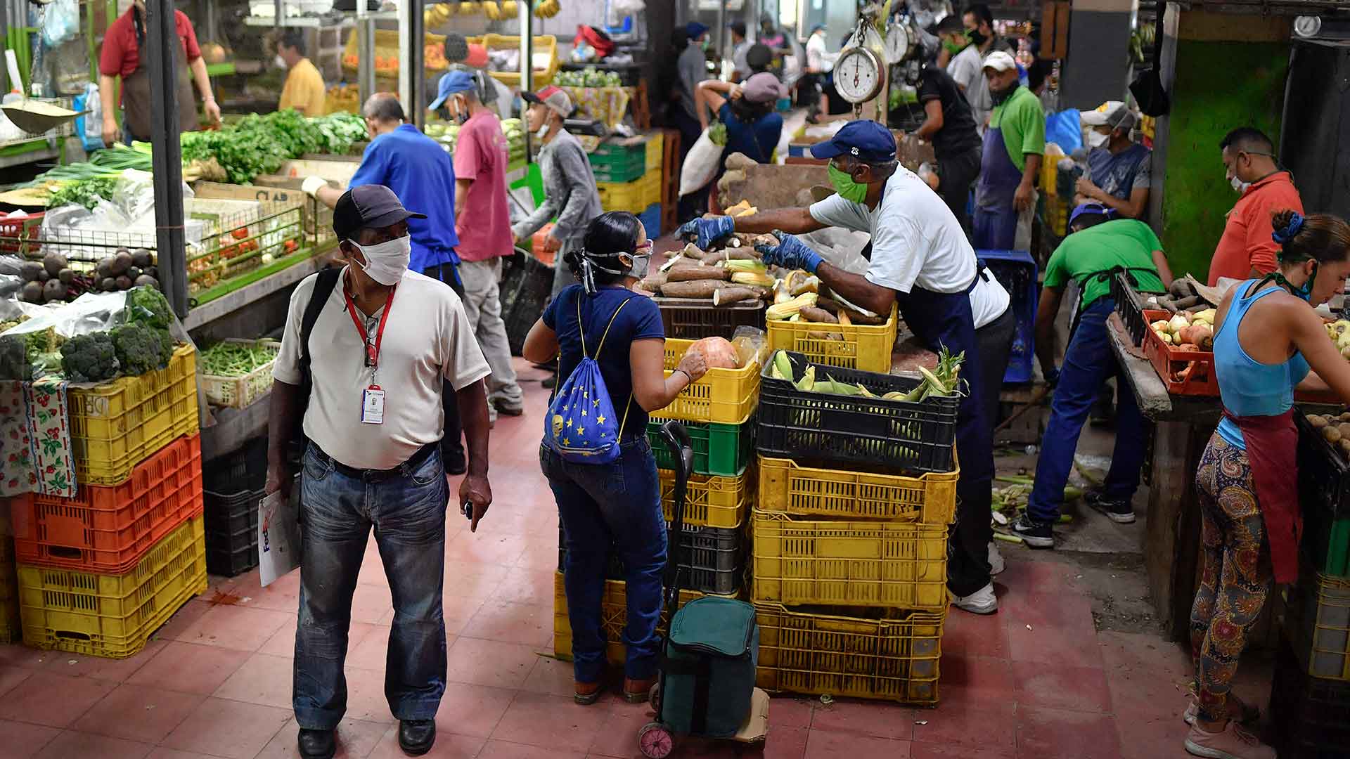 Venezuela fija los precios obligatorios para 27 productos básicos