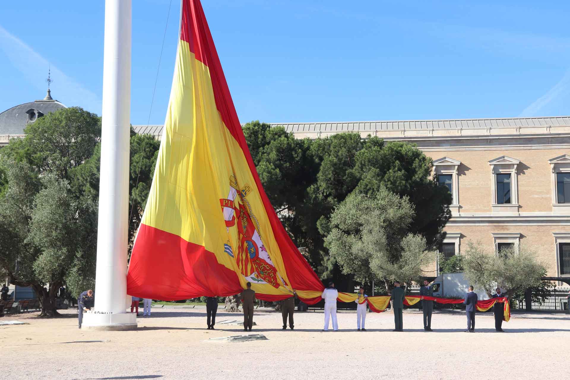 Así nació la Bandera de España: el símbolo patrio que la izquierda no supo aprovechar y del que la derecha sacó partido