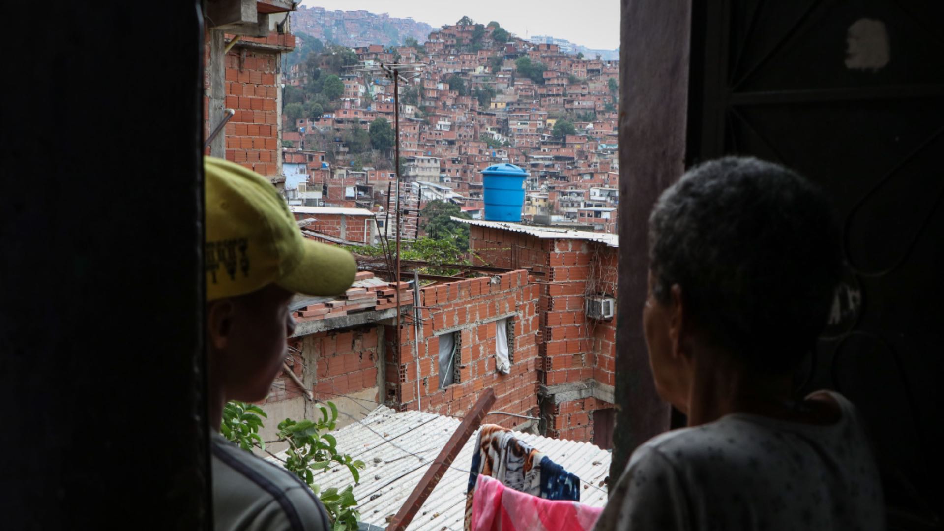 Así se vivió la noche más larga de Petare, la favela más grande de Venezuela