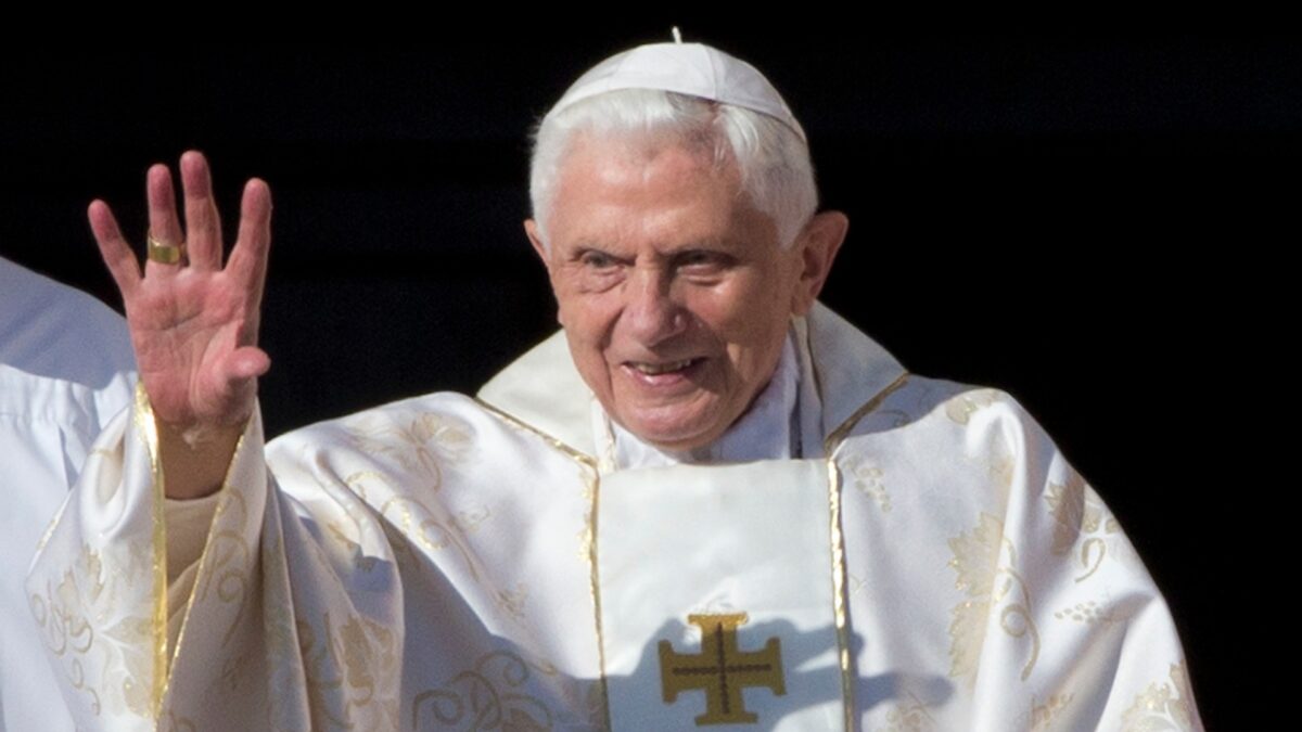 Benedicto arremete contra el matrimonio homosexual y contra lo que llama «el credo del anticristo»
