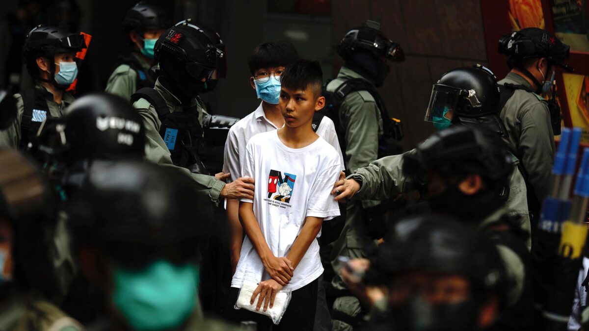 Cientos de manifestantes protestan en Hong Kong contra la ley sobre el himno chino