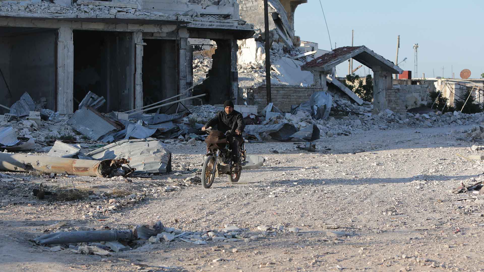 Decenas de muertos en combates entre fuerzas del régimen sirio y yihadistas cerca de Idlib