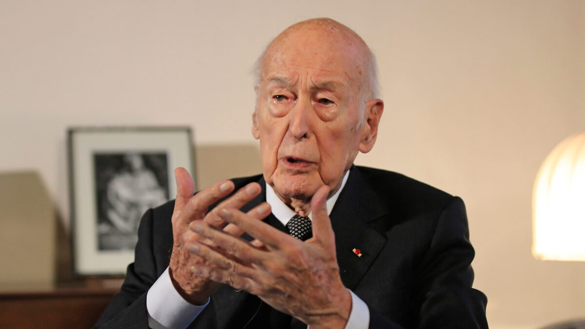 El expresidente francés Giscard d’Estaing, acusado de agresión sexual