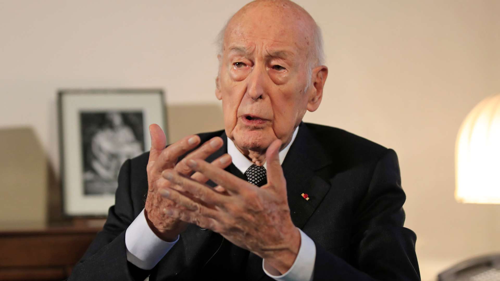 El expresidente francés Giscard d'Estaing, investigado por agresión sexual