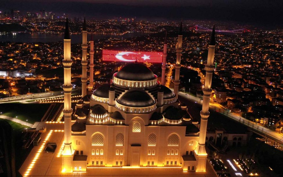 Hackean varias mezquitas turcas y suena 'Bella Ciao' en vez de la llamada al rezo