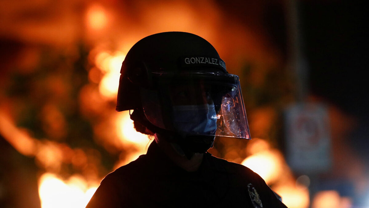 La Policía retoma por la fuerza el control de Mineápolis