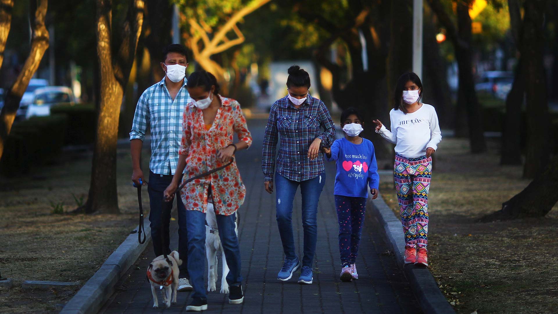 México estima que tiene 104.562 casos más de coronavirus que los 23.471 reportados