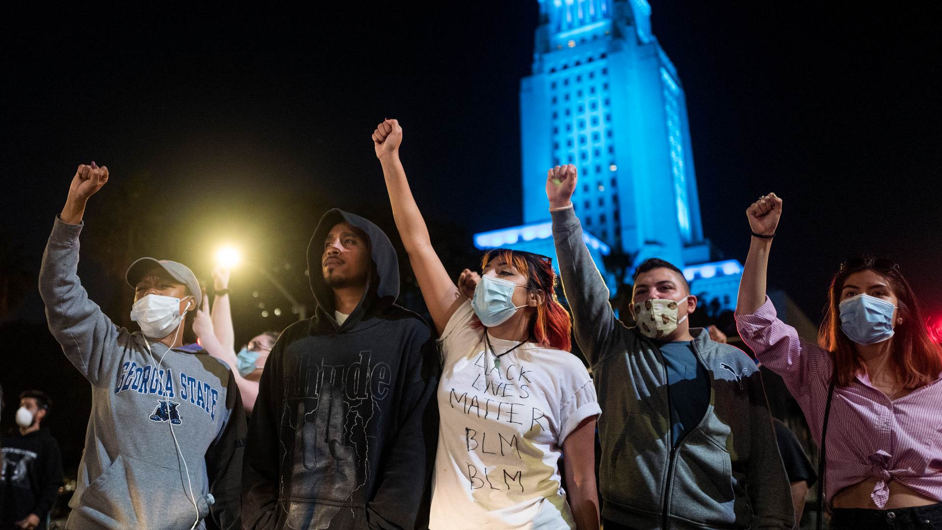 Segunda noche de protestas en EEUU por la muerte de un estadounidense negro a manos de la policía
