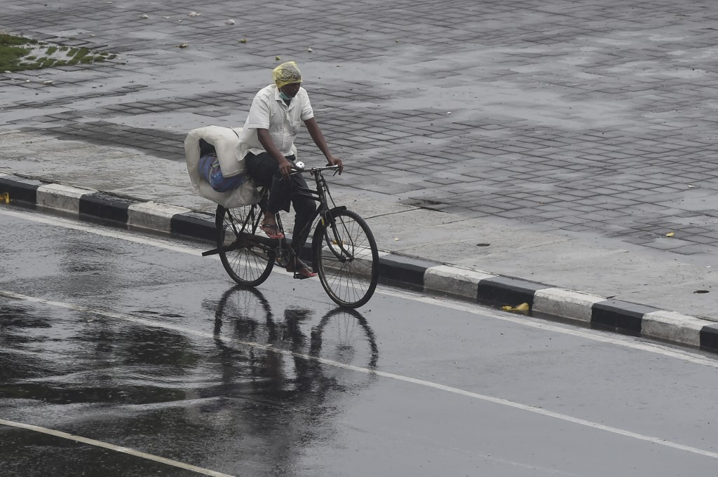 India evacua a 100.000 personas mientras Bombay espera una tormenta histórica