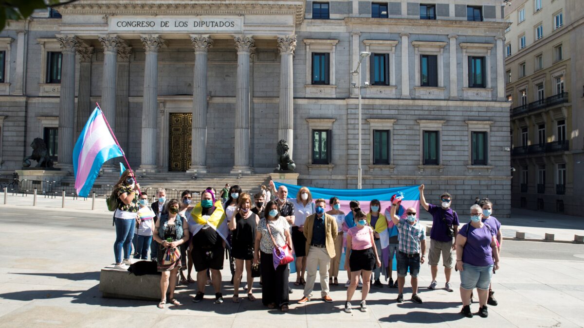 Los colectivos LGTBI trasladan al Gobierno sus propuestas para una futura ley trans