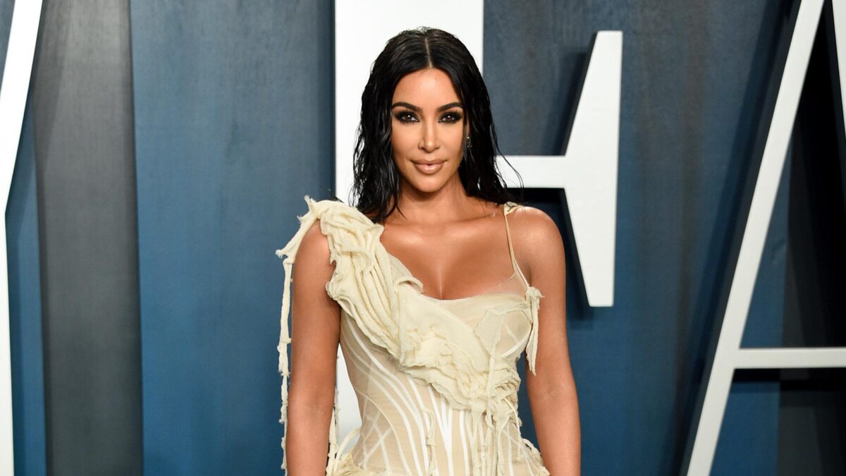 La fiscalía pide juzgar a 12 sospechosos de robo a Kim Kardashian en París