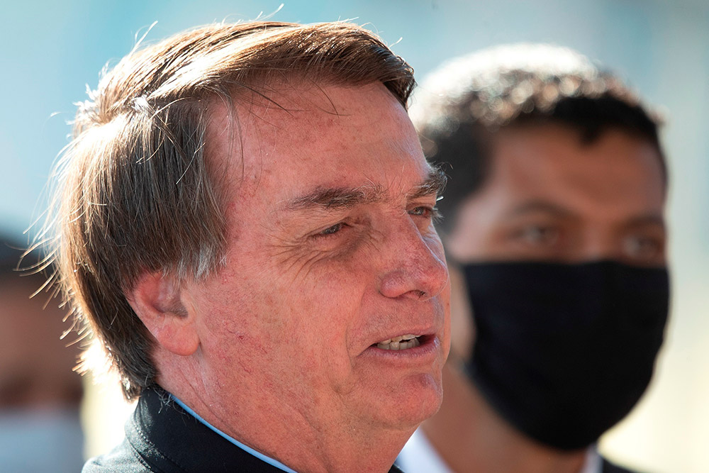 La justicia brasileña dicta que Bolsonaro será multado si no usa mascarilla