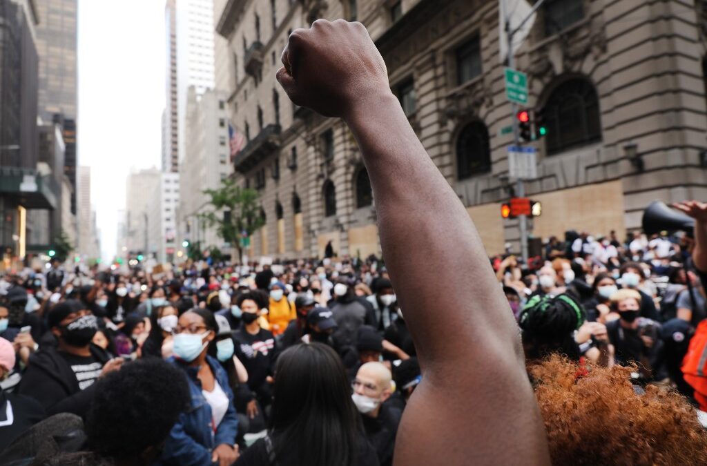 Las protestas se intensifican en EEUU pese al toque de queda y las amenazas de Trump