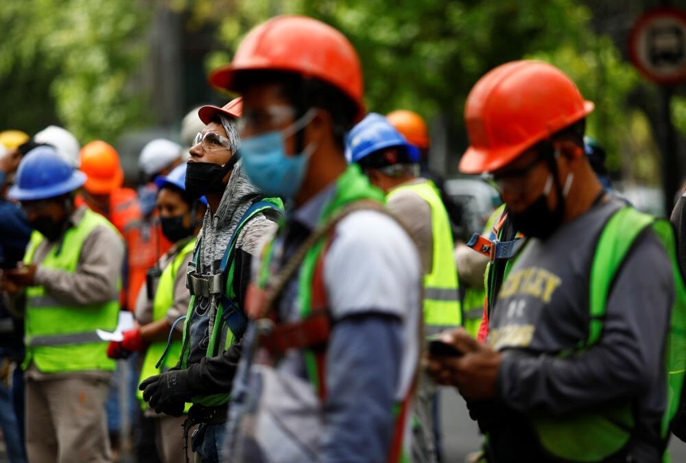 México registra un fuerte terremoto de magnitud 7,5 y se enciende la alerta de tsunami