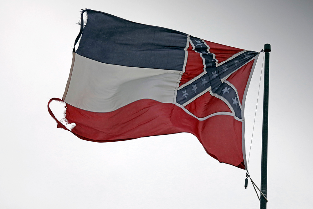 Misisipi se convierte en el último estado en eliminar la insignia confederada de su bandera