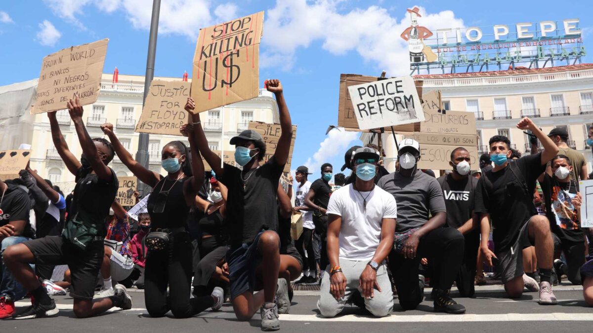 «No justice, no peace»: la lucha contra el racismo y el abuso policial llena las calles de Madrid