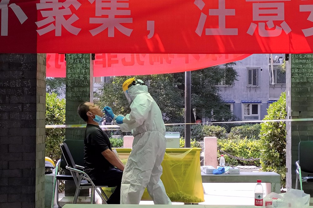 Pekín reduce a nueve la cifra de contagios tras el brote del mercado