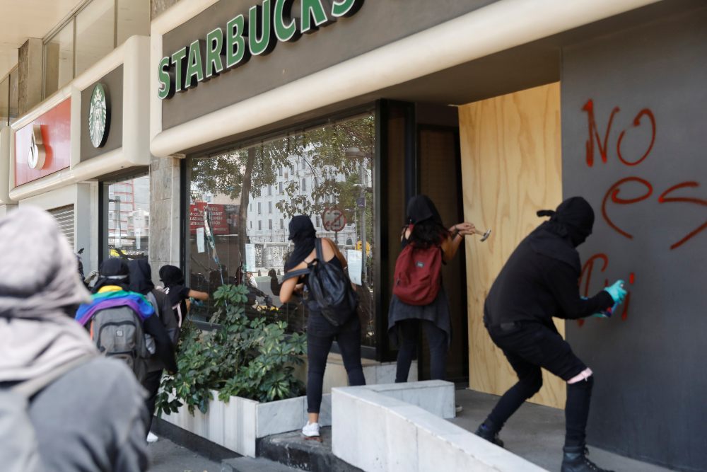 Starbucks se suma al boicot publicitario contra Facebook
