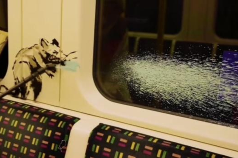Banksy aparece en el metro de Londres para reivindicar el uso de la mascarilla