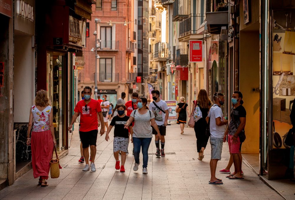 Cataluña registra 745 nuevos positivos y el Govern impone restricciones en Lleida