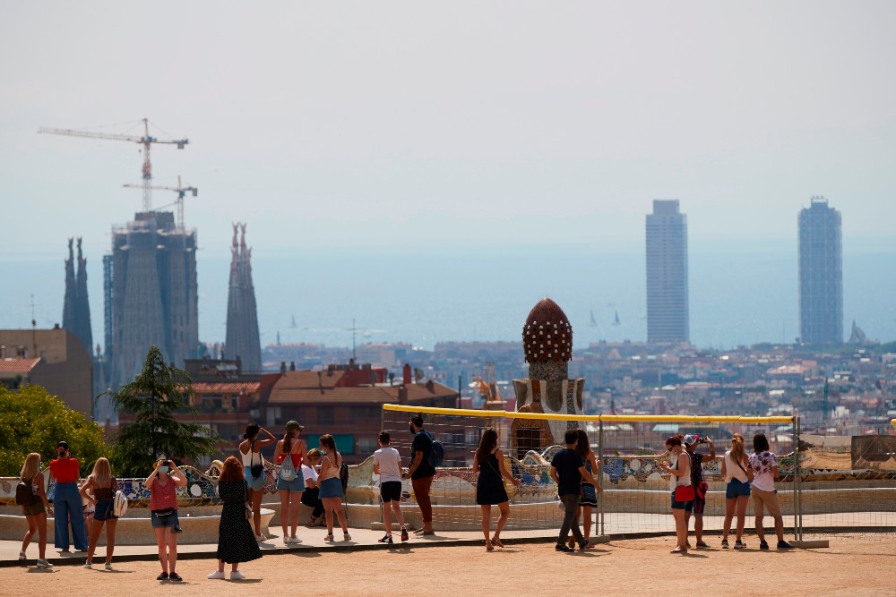 Cataluña suma 994 nuevos positivos, un 70% de ellos en el área metropolitana