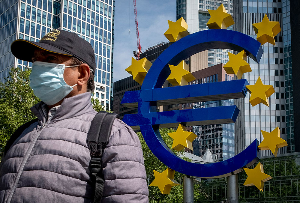 El BCE pide a los bancos de la Eurozona suspender el pago de dividendos hasta 2021