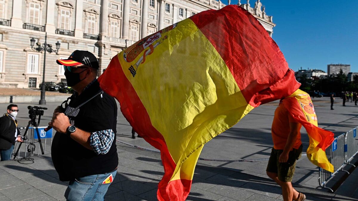 «Viva el rey» y «Sánchez dimisión»: las víctimas, olvidadas a las puertas de su propio homenaje