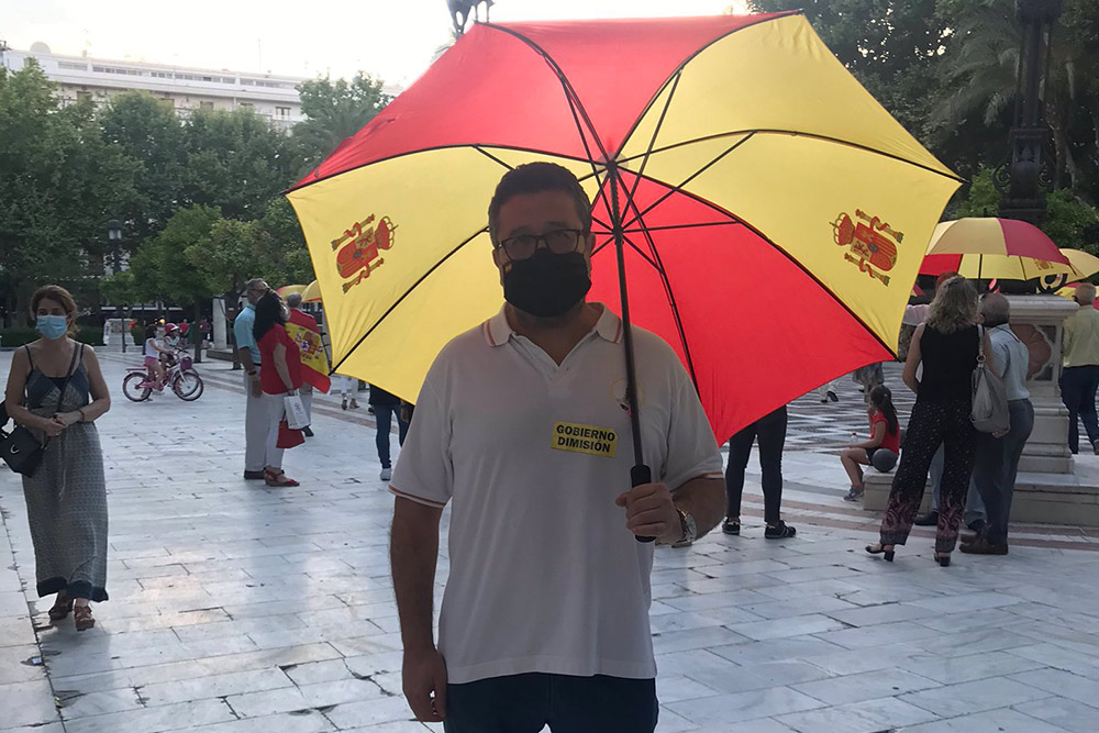 Francisco Serrano, líder de Vox en Andalucía, dimite tras la querella de la Fiscalía por fraude de subvenciones